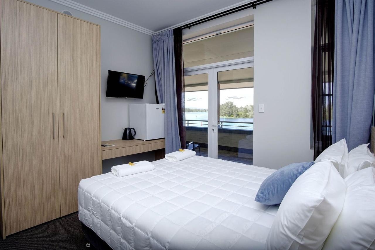 Lakes And Ocean Hotel פורסטר מראה חיצוני תמונה